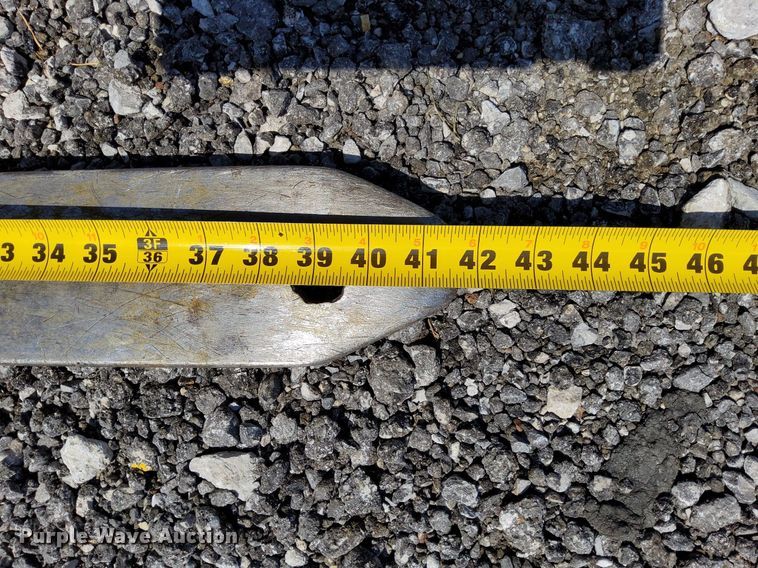 image for item KW9073 Hyster 30  forklift