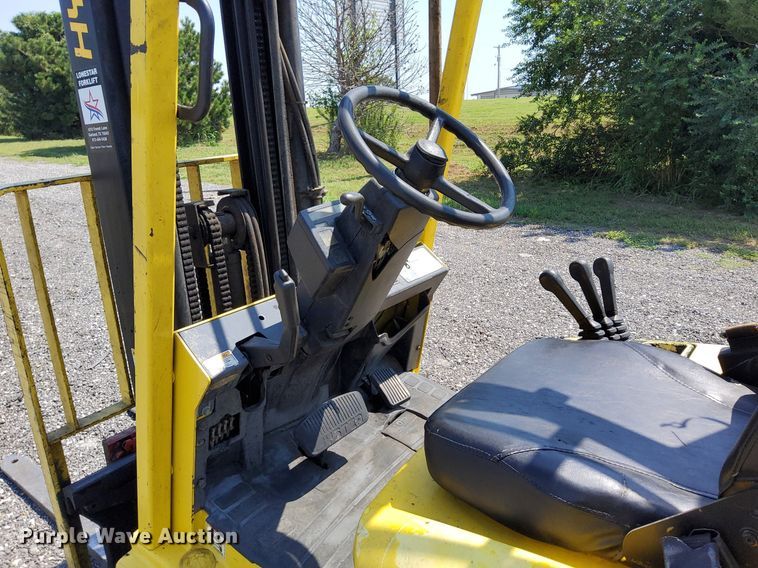 image for item KW9073 Hyster 30  forklift