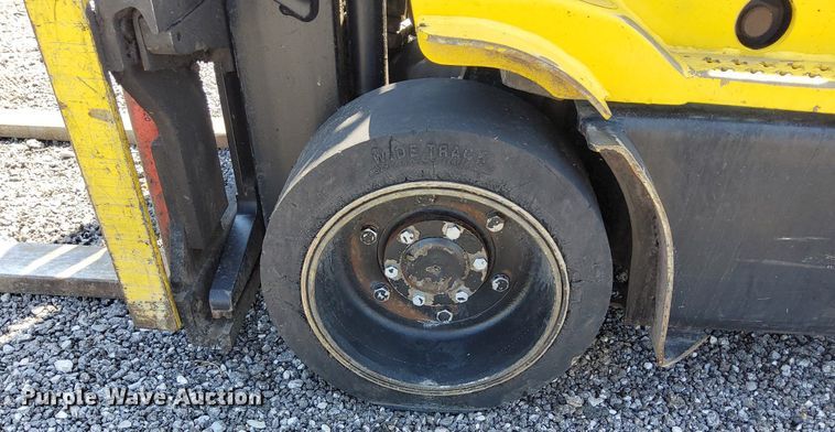 image for item KW9073 Hyster 30  forklift