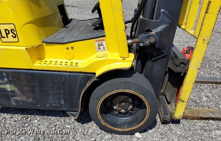 image for item KW9073 Hyster 30  forklift