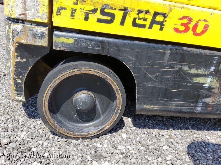 image for item KW9073 Hyster 30  forklift