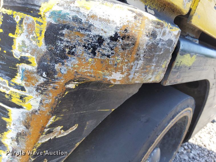 image for item KW9073 Hyster 30  forklift