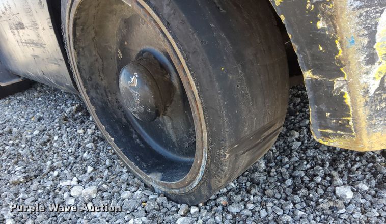 image for item KW9073 Hyster 30  forklift