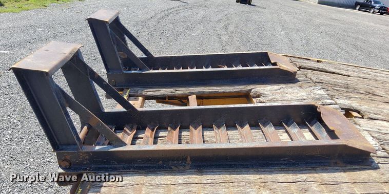 image for item KW9074 1998 Redi Haul R25210PFE  equipment trailer