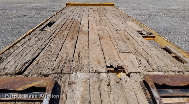 image for item KW9074 1998 Redi Haul R25210PFE  equipment trailer