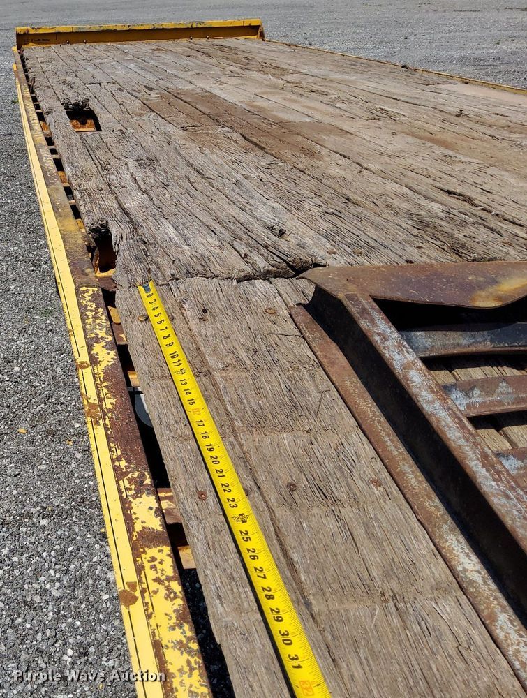 image for item KW9074 1998 Redi Haul R25210PFE  equipment trailer