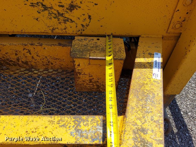 image for item KW9074 1998 Redi Haul R25210PFE  equipment trailer