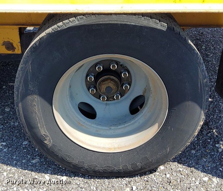 image for item KW9074 1998 Redi Haul R25210PFE  equipment trailer