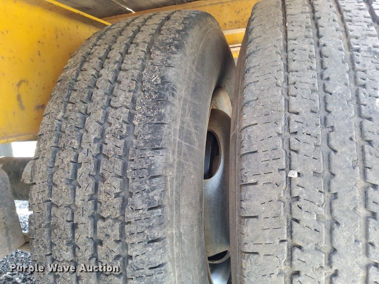 image for item KW9074 1998 Redi Haul R25210PFE  equipment trailer