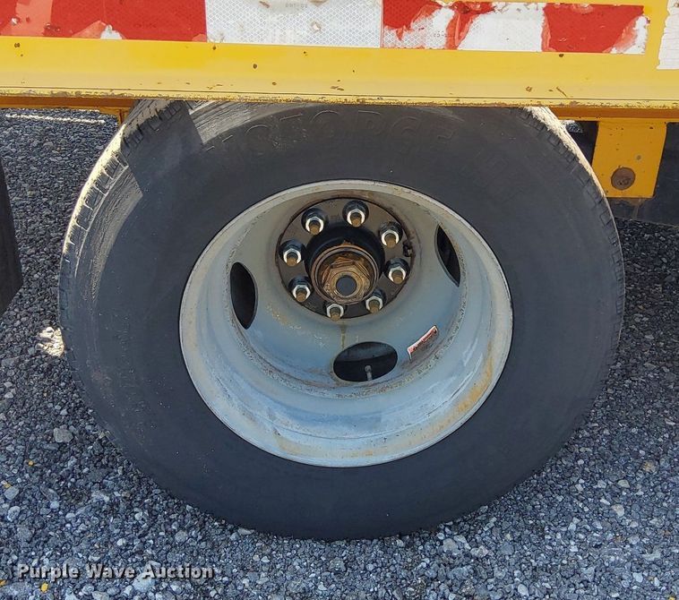 image for item KW9074 1998 Redi Haul R25210PFE  equipment trailer