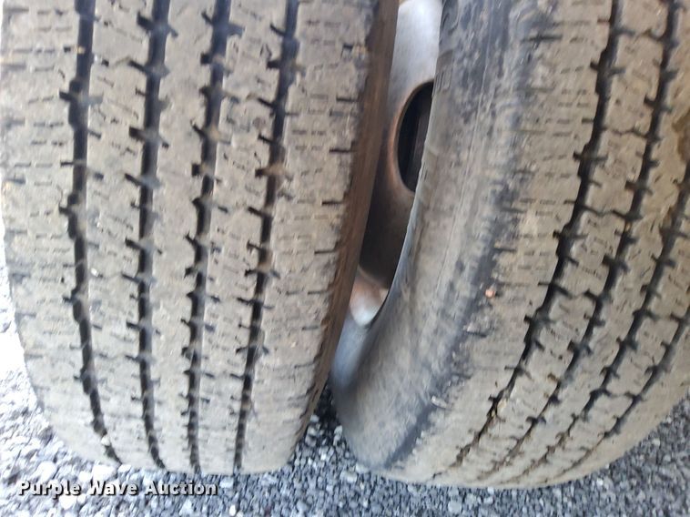 image for item KW9074 1998 Redi Haul R25210PFE  equipment trailer