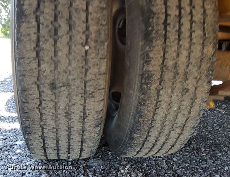 image for item KW9074 1998 Redi Haul R25210PFE  equipment trailer