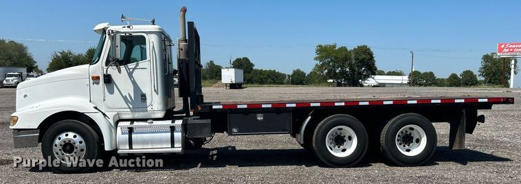 image for item KW9084 2005 International 9200i  flatbed truck
