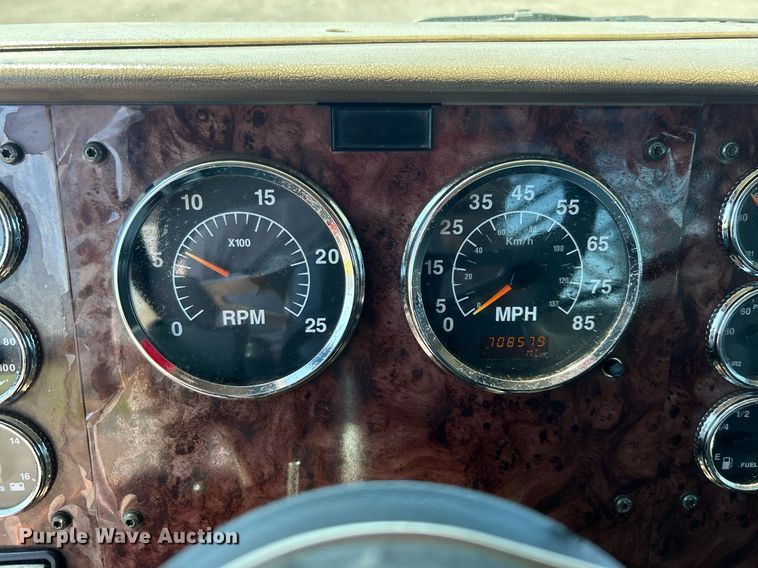 image for item KW9084 2005 International 9200i  flatbed truck