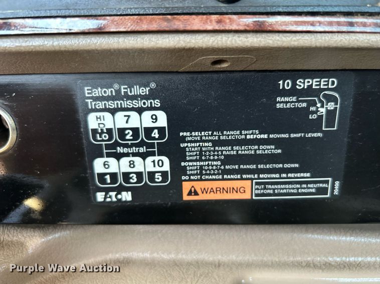 image for item KW9084 2005 International 9200i  flatbed truck