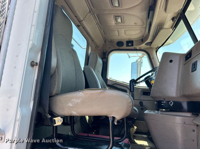 image for item KW9084 2005 International 9200i  flatbed truck