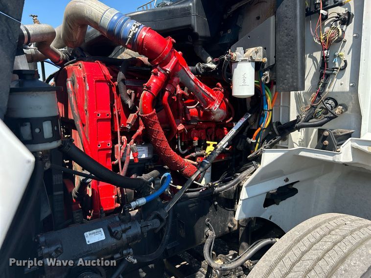 image for item KW9084 2005 International 9200i  flatbed truck