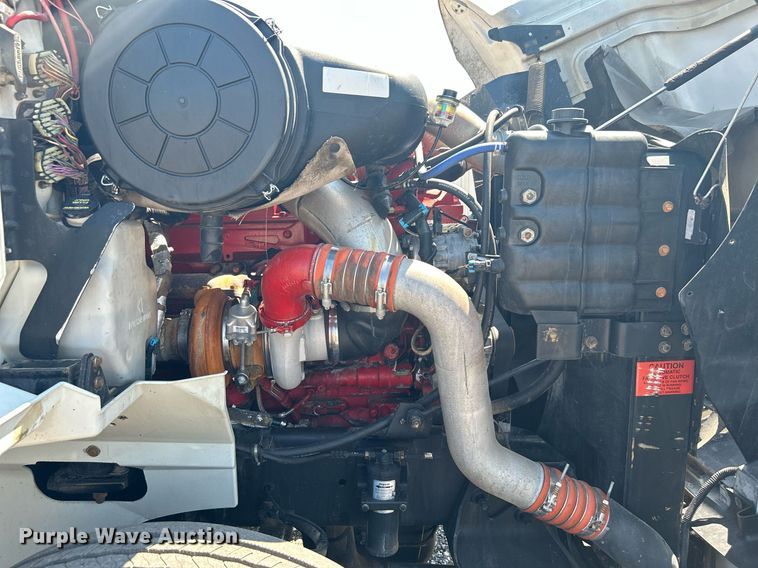 image for item KW9084 2005 International 9200i  flatbed truck