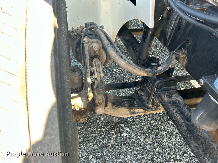 image for item KW9084 2005 International 9200i  flatbed truck