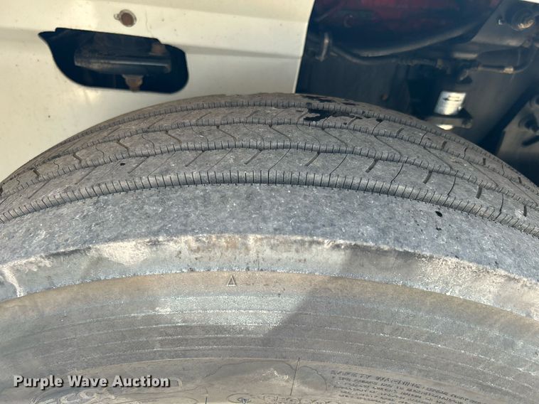 image for item KW9084 2005 International 9200i  flatbed truck