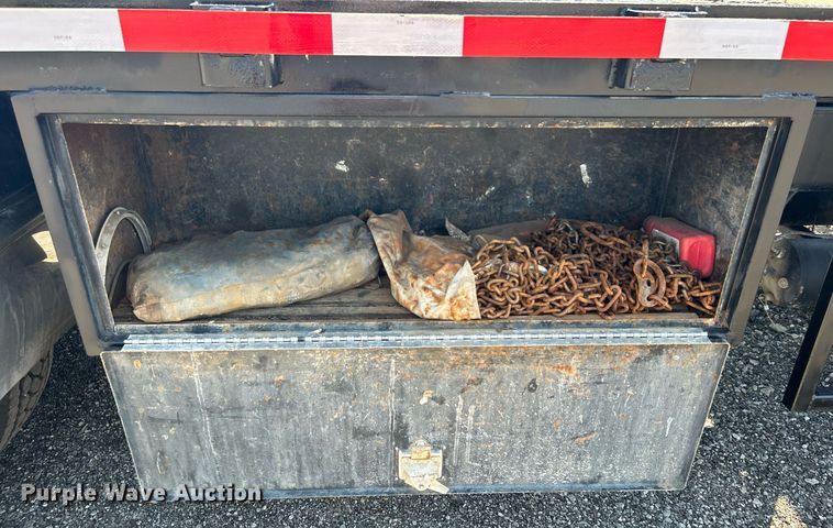 image for item KW9084 2005 International 9200i  flatbed truck