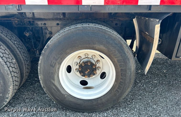 image for item KW9084 2005 International 9200i  flatbed truck