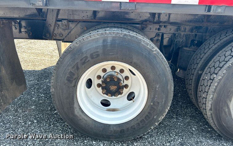 image for item KW9084 2005 International 9200i  flatbed truck