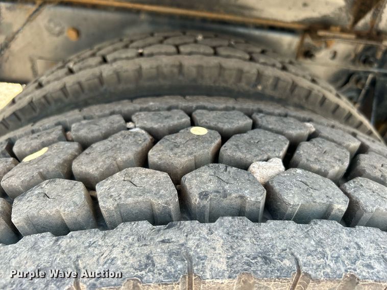 image for item KW9084 2005 International 9200i  flatbed truck