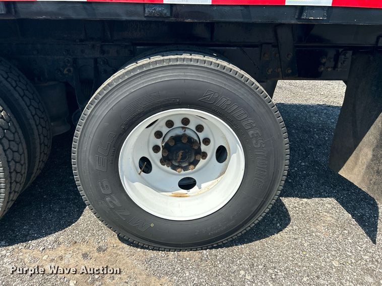 image for item KW9084 2005 International 9200i  flatbed truck