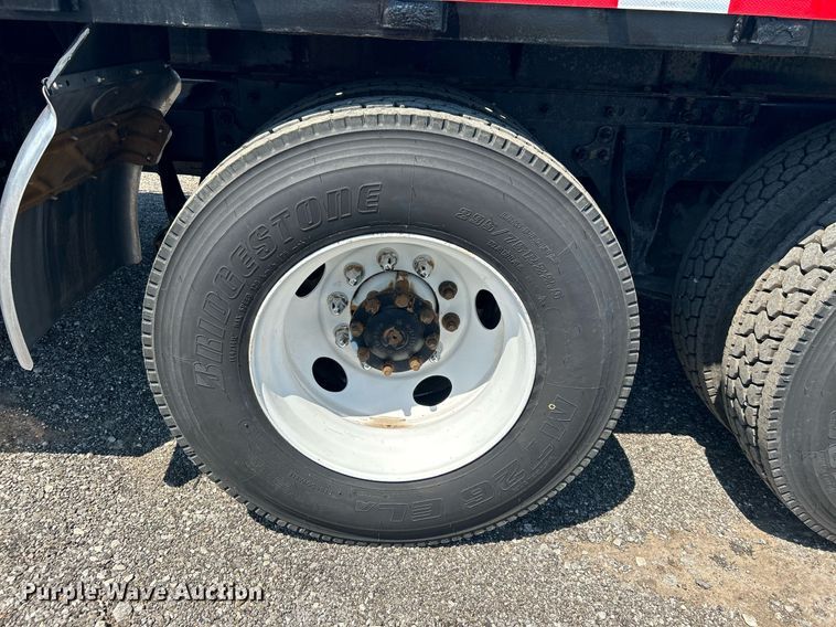 image for item KW9084 2005 International 9200i  flatbed truck