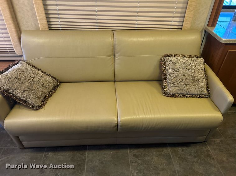 image for item KW9085 2008 Winnebago Journey  RV