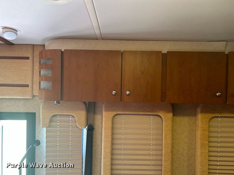 image for item KW9085 2008 Winnebago Journey  RV