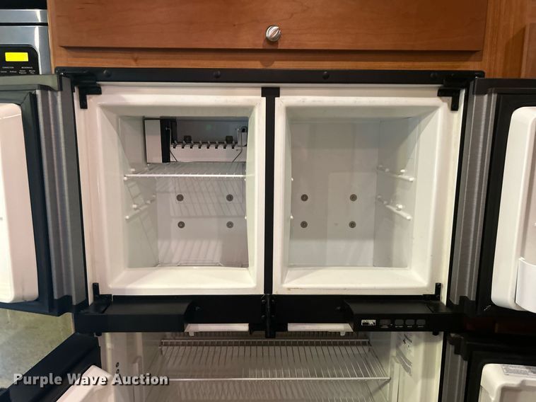 image for item KW9085 2008 Winnebago Journey  RV