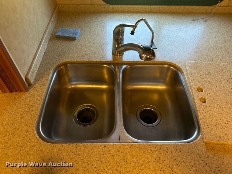 image for item KW9085 2008 Winnebago Journey  RV