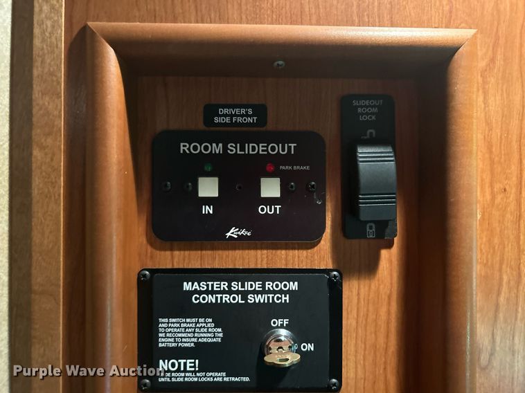 image for item KW9085 2008 Winnebago Journey  RV