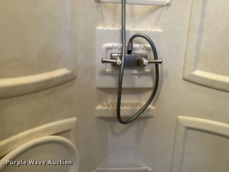 image for item KW9085 2008 Winnebago Journey  RV