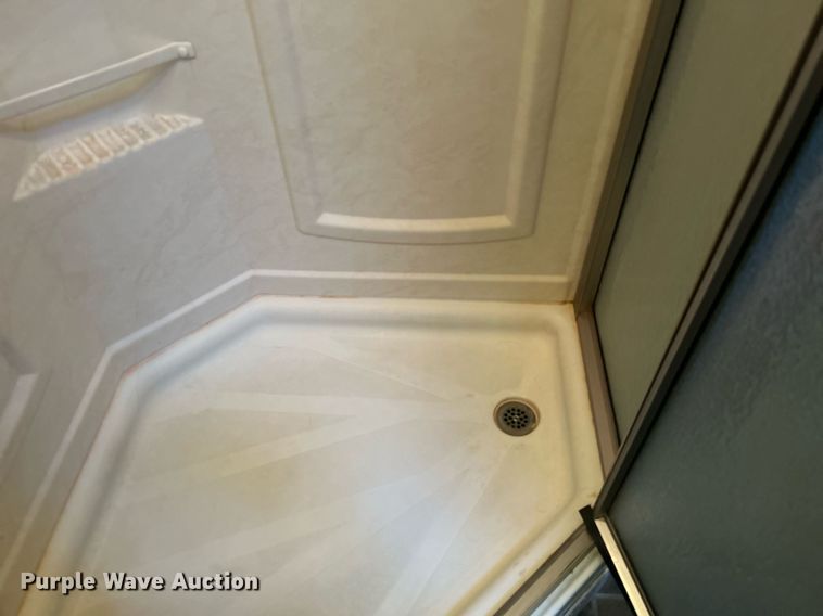 image for item KW9085 2008 Winnebago Journey  RV