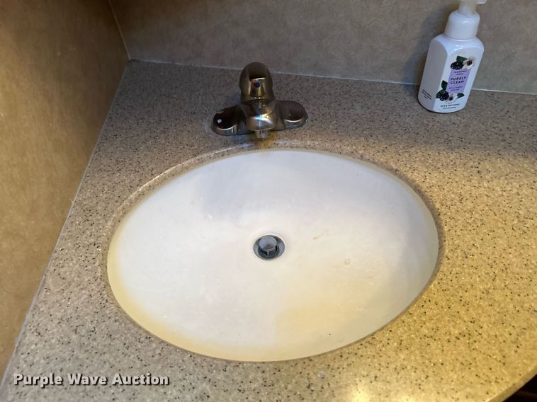 image for item KW9085 2008 Winnebago Journey  RV