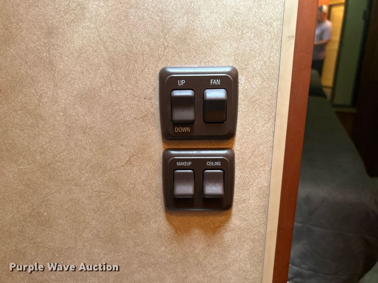 image for item KW9085 2008 Winnebago Journey  RV