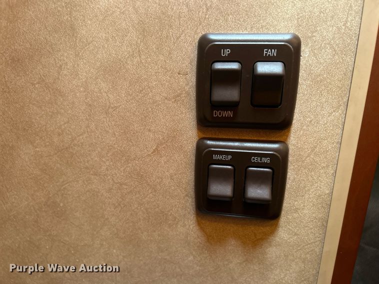 image for item KW9085 2008 Winnebago Journey  RV