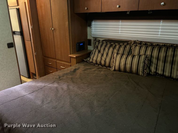 image for item KW9085 2008 Winnebago Journey  RV