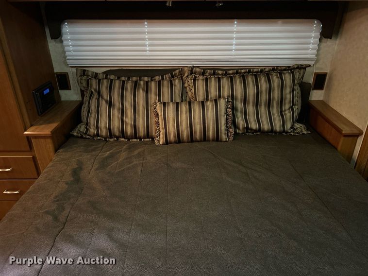 image for item KW9085 2008 Winnebago Journey  RV