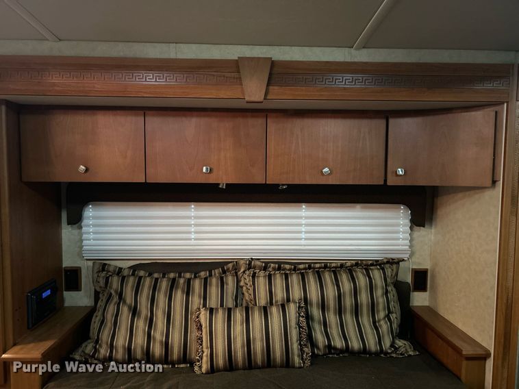 image for item KW9085 2008 Winnebago Journey  RV