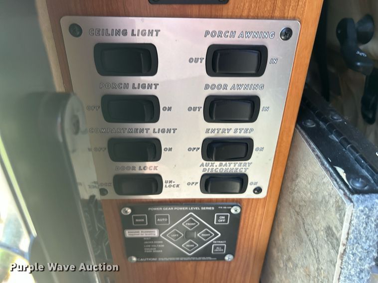 image for item KW9085 2008 Winnebago Journey  RV