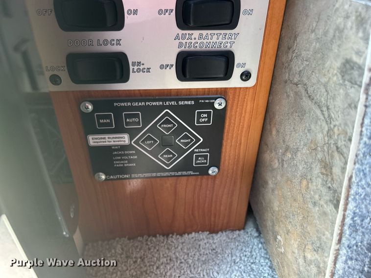 image for item KW9085 2008 Winnebago Journey  RV