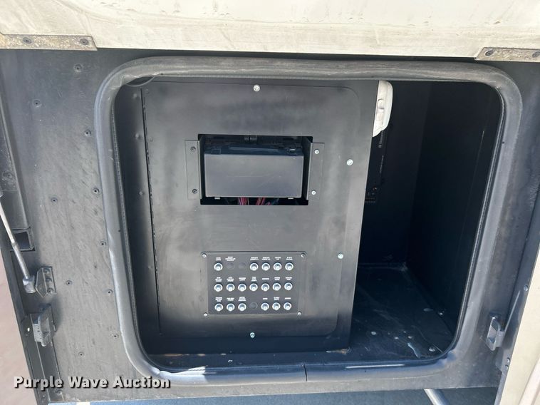 image for item KW9085 2008 Winnebago Journey  RV