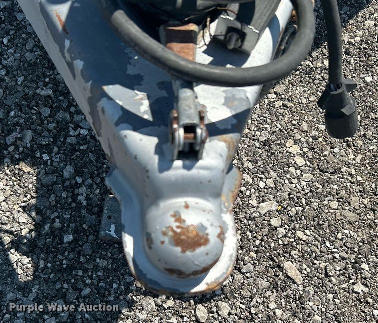 image for item KW9086 2005 Wells Cargo RF7142  enclosed cargo trailer