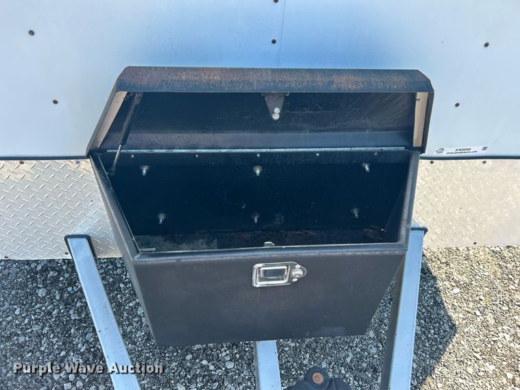 image for item KW9086 2005 Wells Cargo RF7142  enclosed cargo trailer