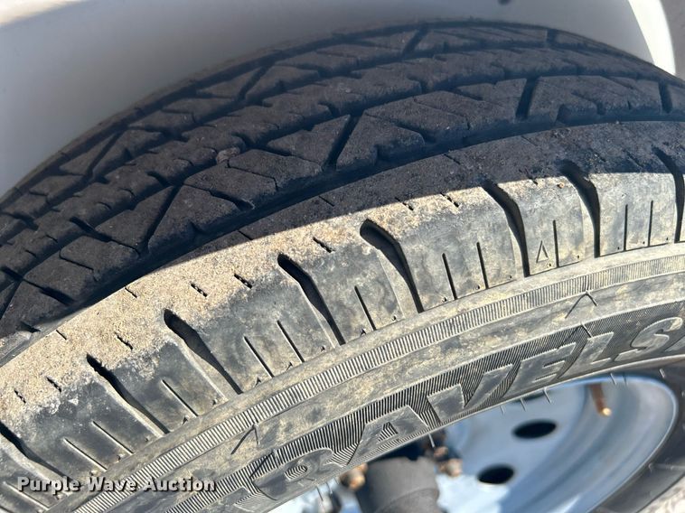 image for item KW9086 2005 Wells Cargo RF7142  enclosed cargo trailer