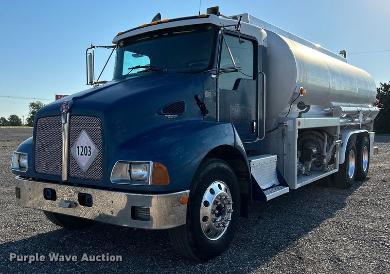 image for item KW9094 2006 Kenworth  fuel truck